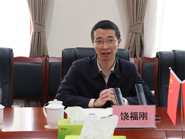 鄧華會見宜賓市供銷社黨委書記、理事會主任饒福剛一行