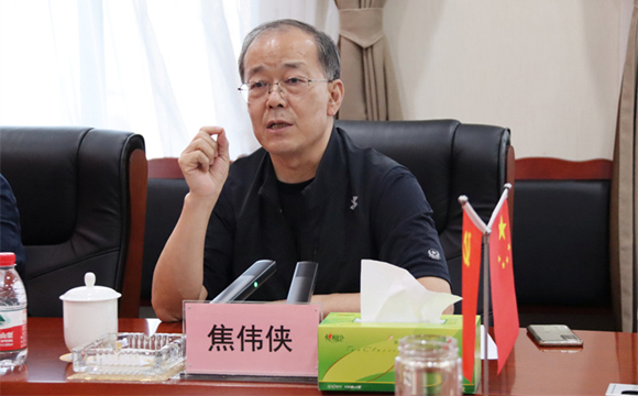 四川省委省政府決策咨詢(xún)委員會(huì)、西財(cái)智庫(kù)領(lǐng)導(dǎo)專(zhuān)家蒞臨四川棉麻集團(tuán)指導(dǎo)工作