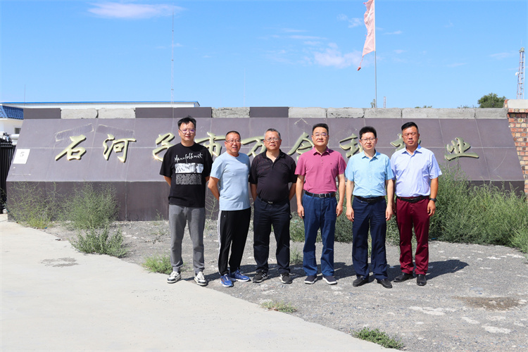 省供銷社黨組副書記、監(jiān)事會主任張強(qiáng)調(diào)研集團(tuán)公司在疆合作企業(yè)