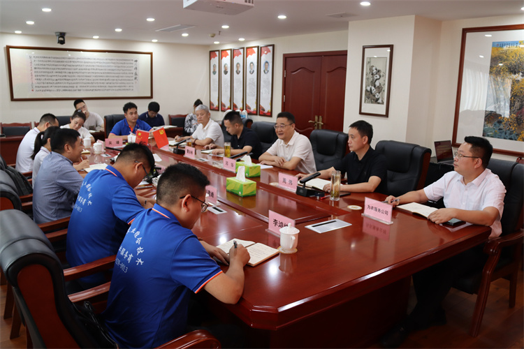 鄧華會(huì)見蒙牛集團(tuán)常溫營(yíng)銷中心、成都天杰有機(jī)農(nóng)業(yè)發(fā)展有限公司相關(guān)負(fù)責(zé)人一行