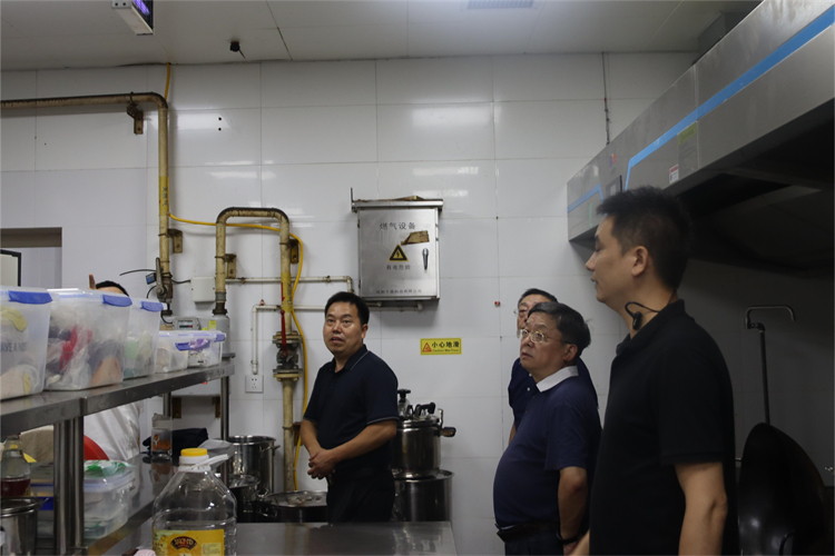 省供銷社黨組成員、理事會(huì)副主任向偉益帶隊(duì)檢查指導(dǎo)棉麻集團(tuán)安全生產(chǎn)工作
